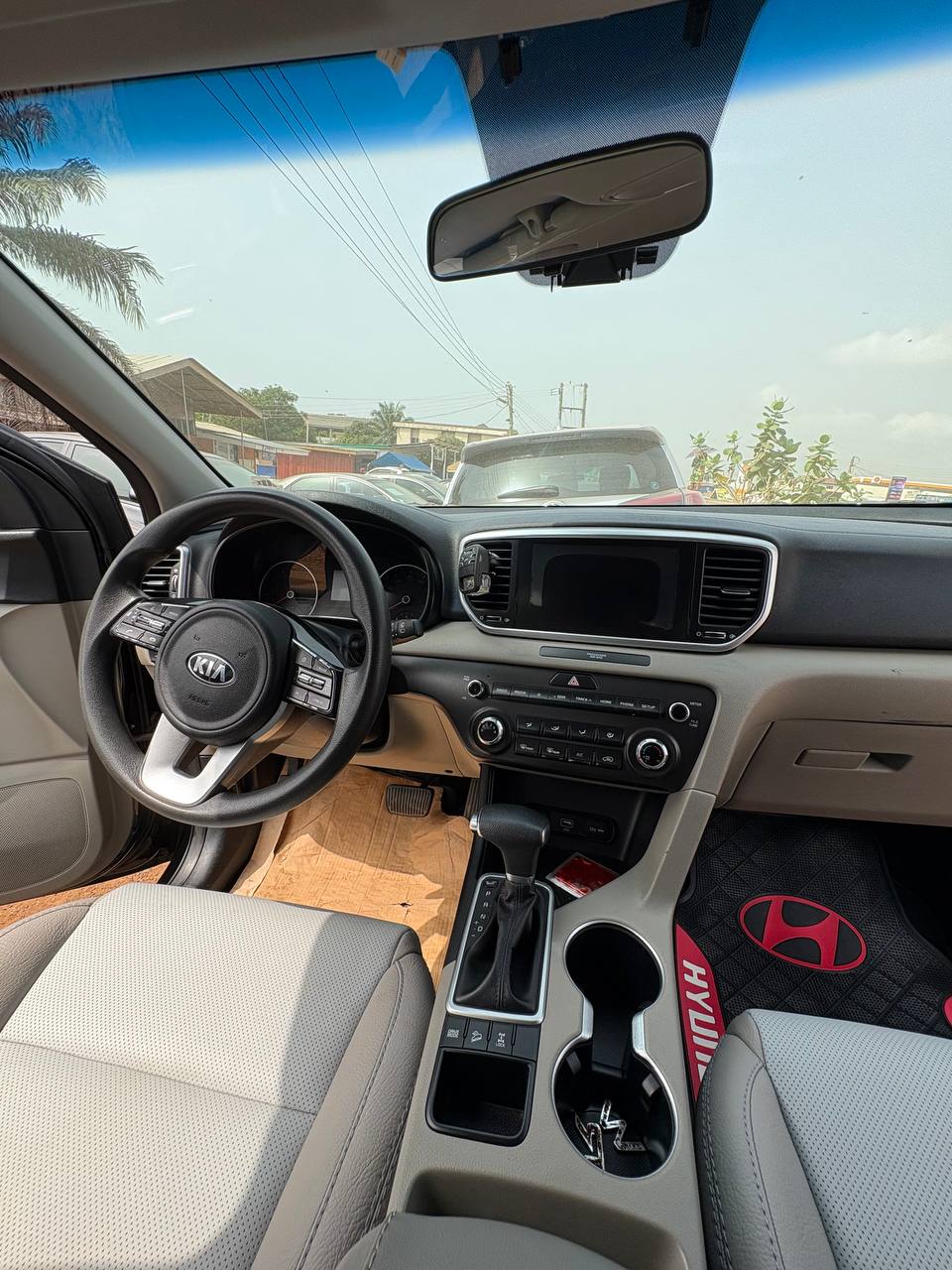 2021 Black Kia sportage  - Image 4