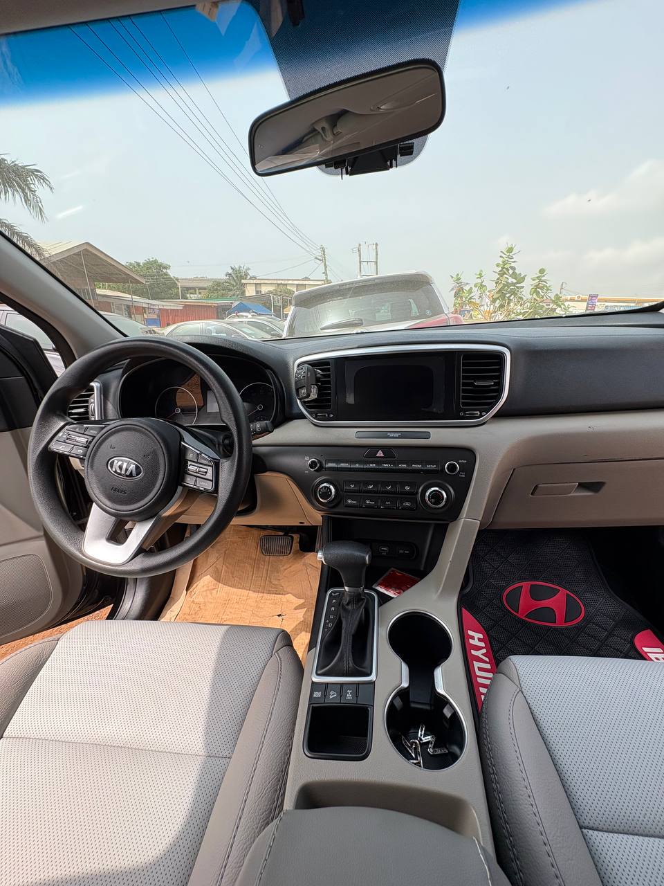 2021 Black Kia sportage  - Image 5